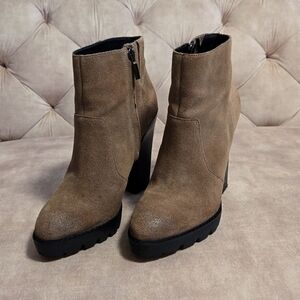 Kenneth Cole New York taupe suede booties, size 7.5